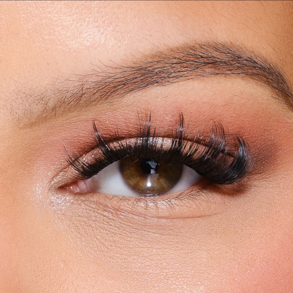 Bedroom Eyes - UrbanDoll - new segmented lashes - Picture 7 of 13